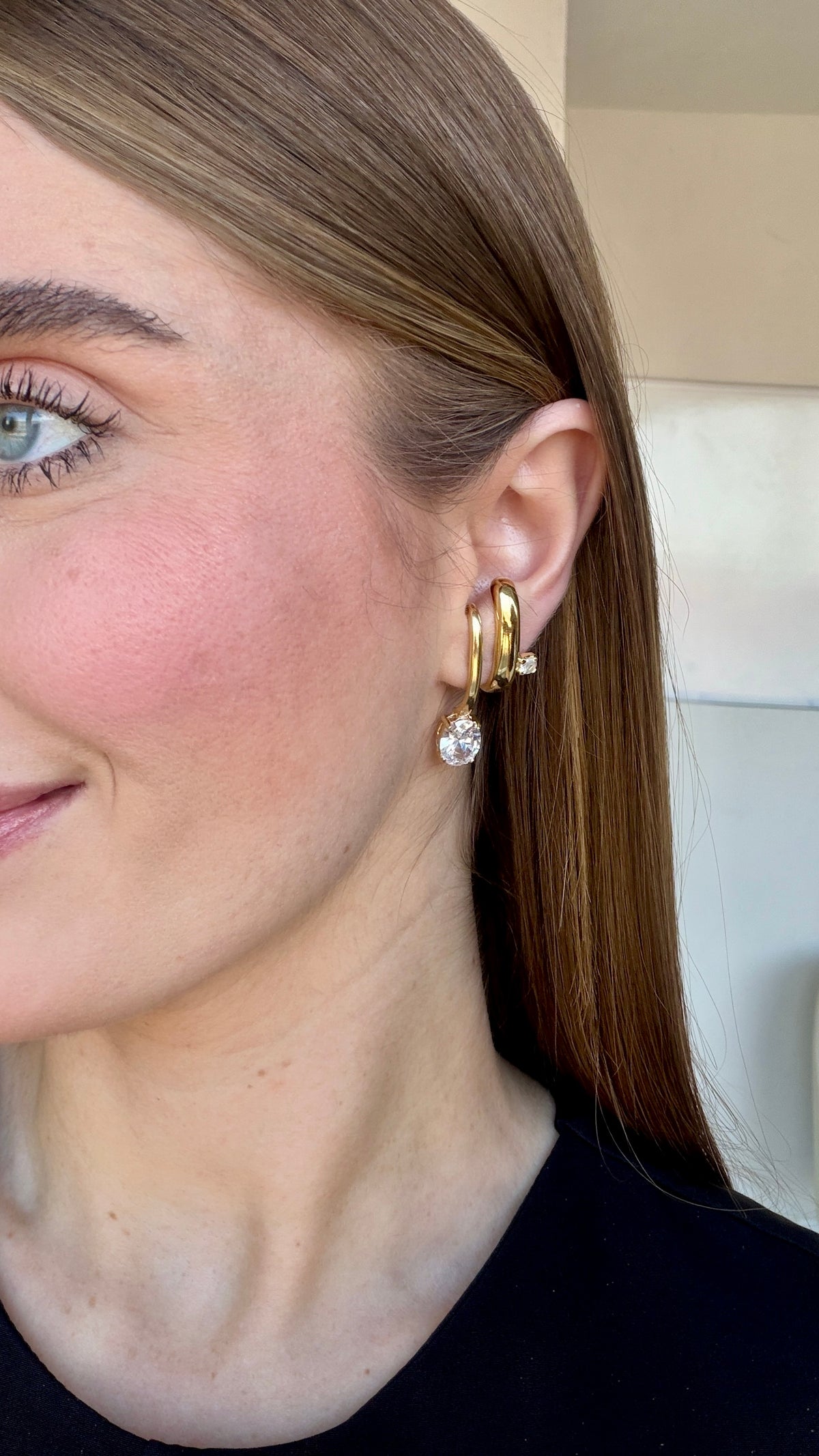 Brinco Earhook Liso Pontinho De Luz
