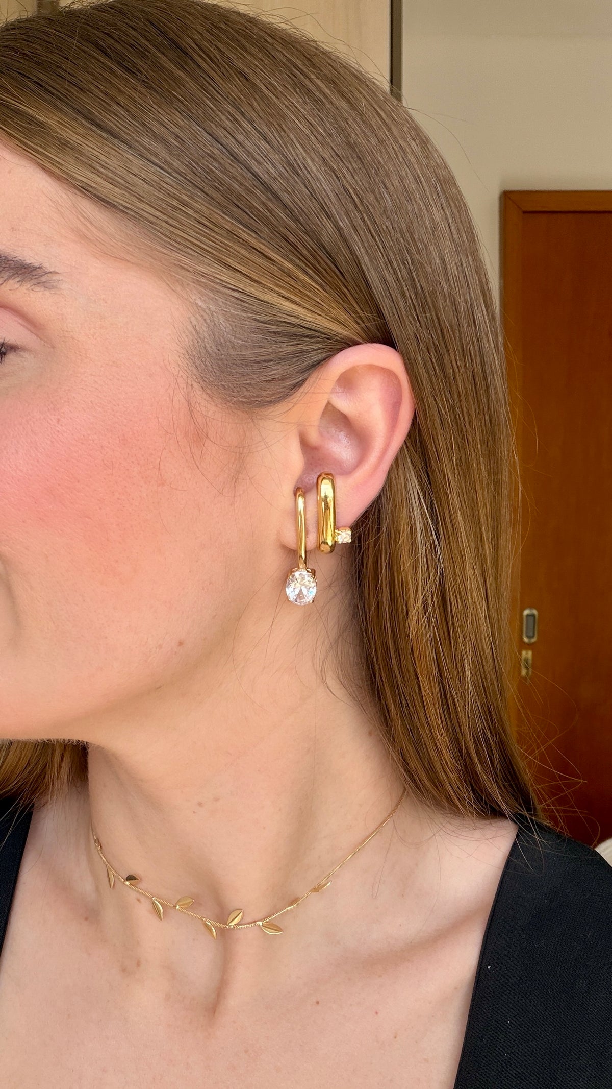 Brinco Earhook Liso Pontinho De Luz