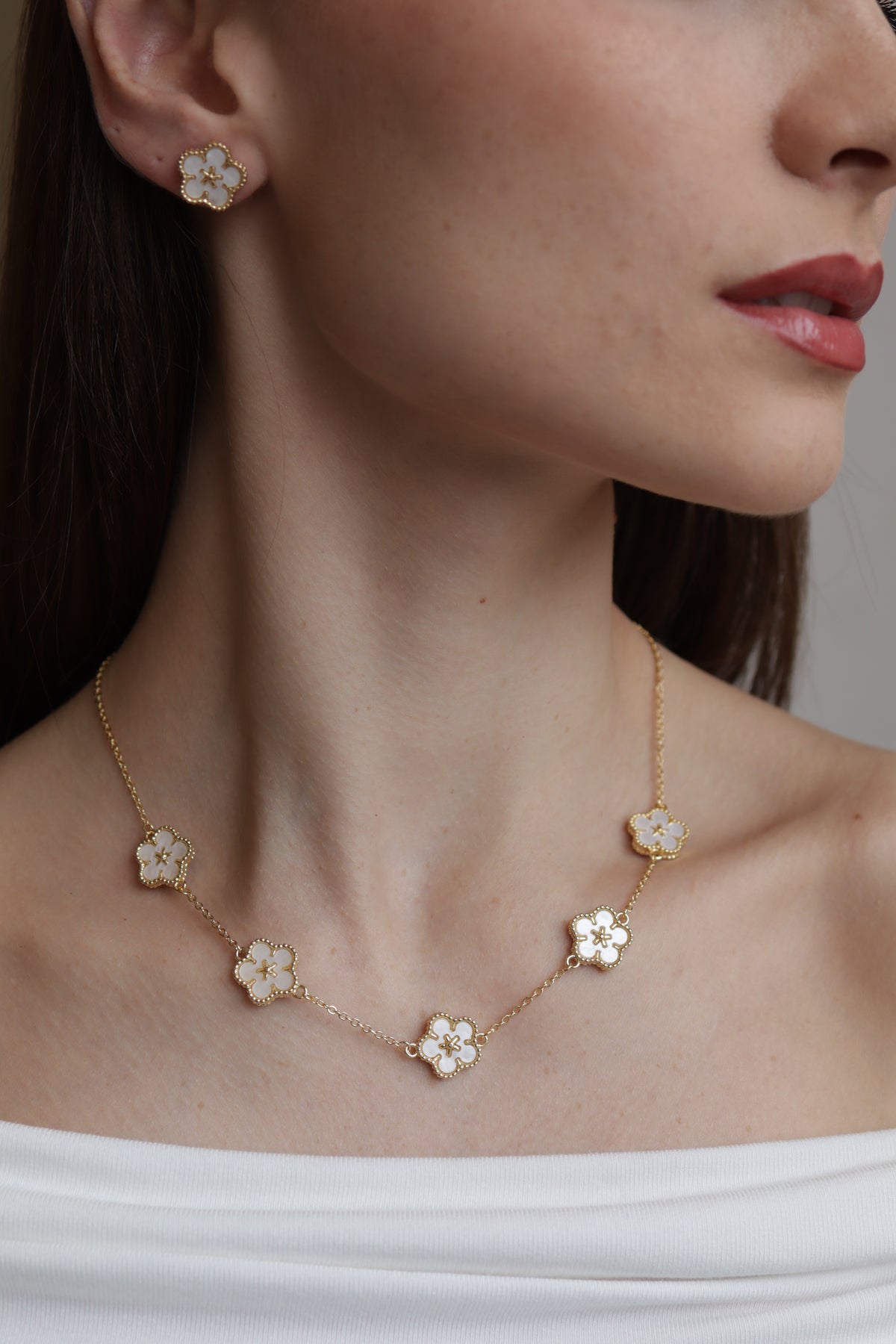 Conjunto Madre Perola Trevos Dourado