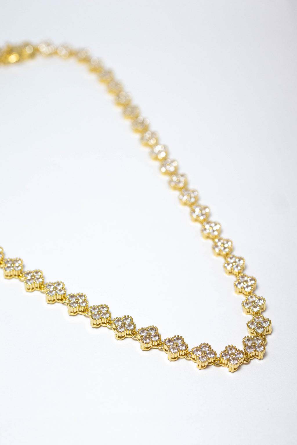 Colar Riviera Trevos Cravejado Dourado