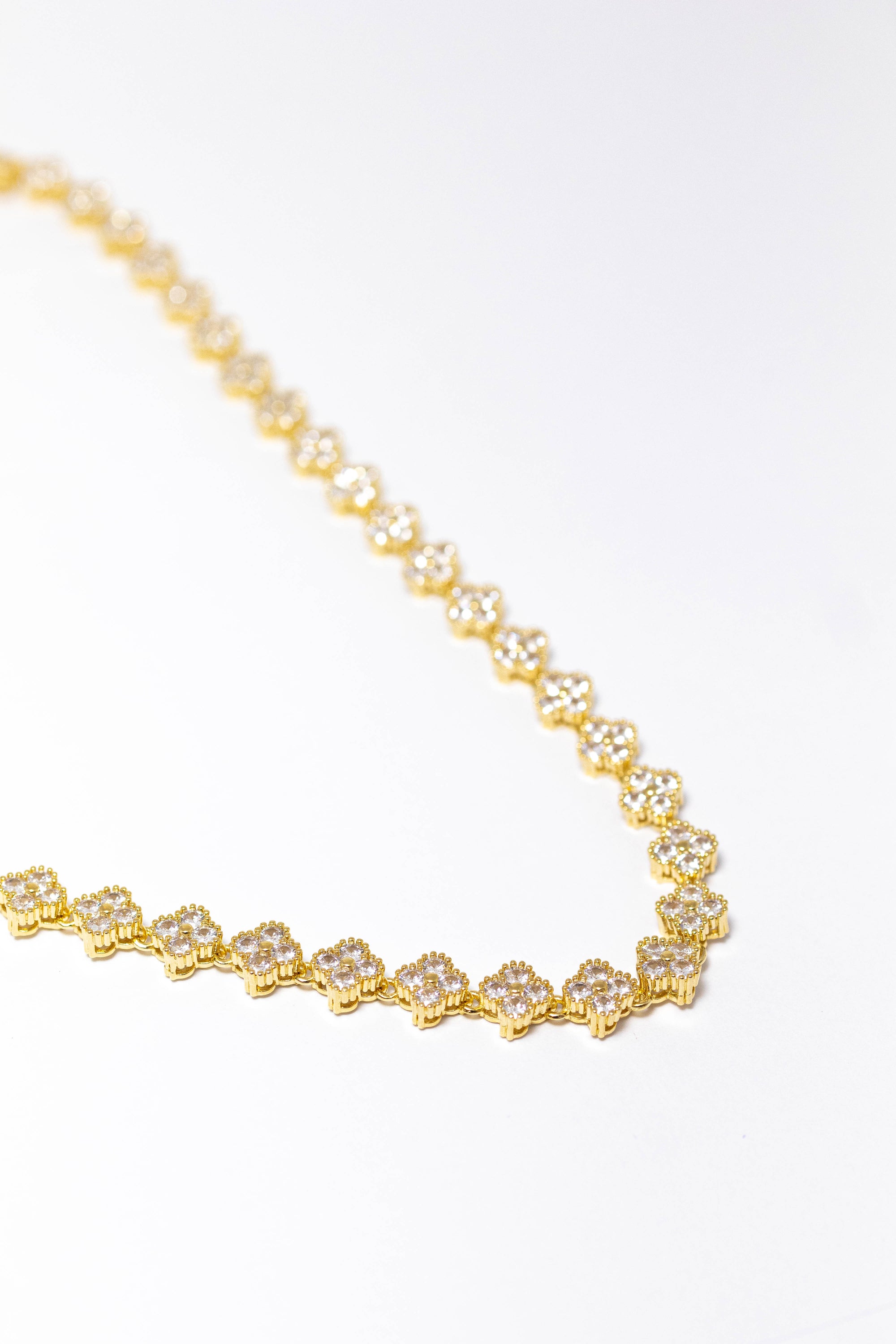 Colar Riviera Trevos Cravejado Dourado