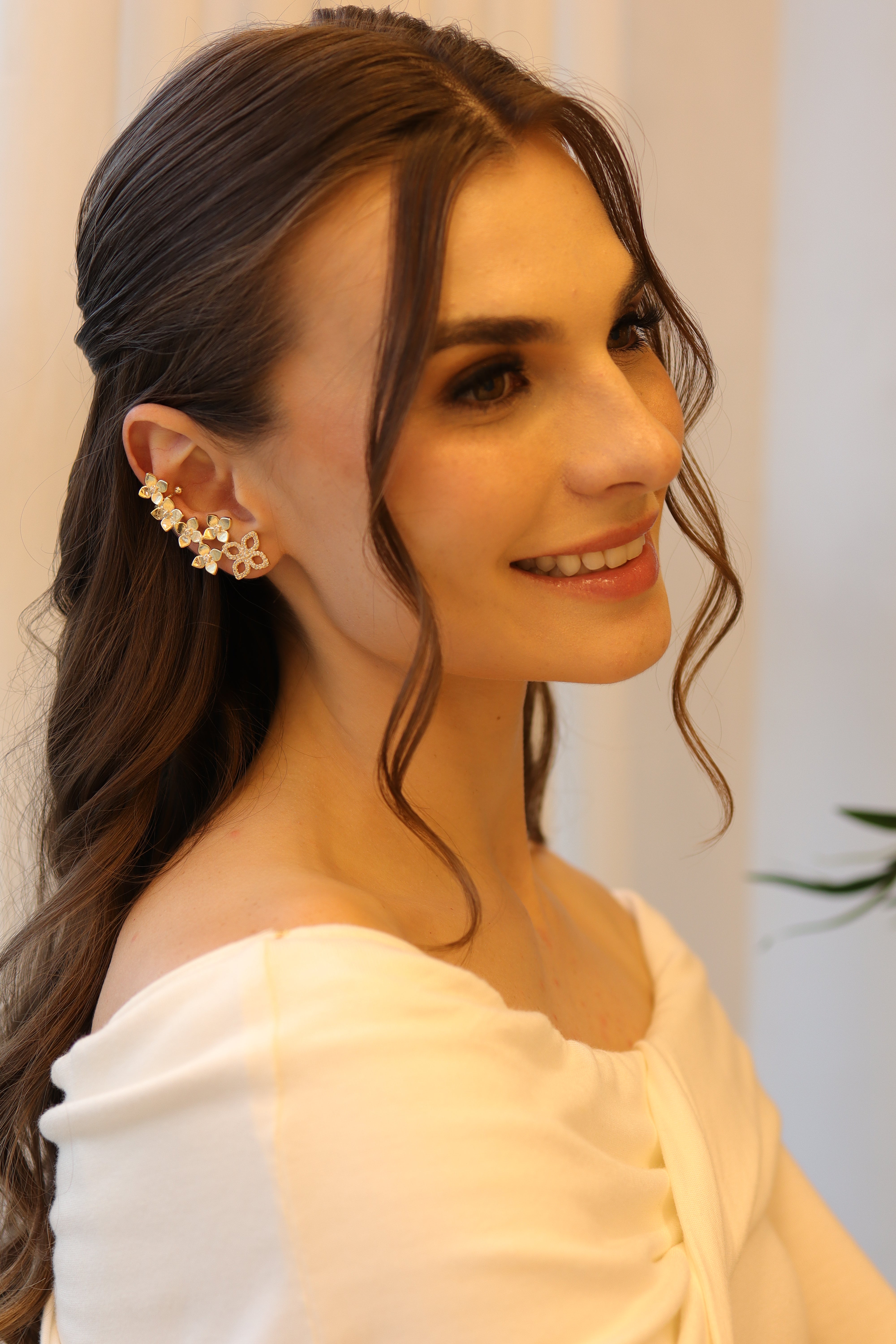 Brinco Ear Cuff Flores Dourado