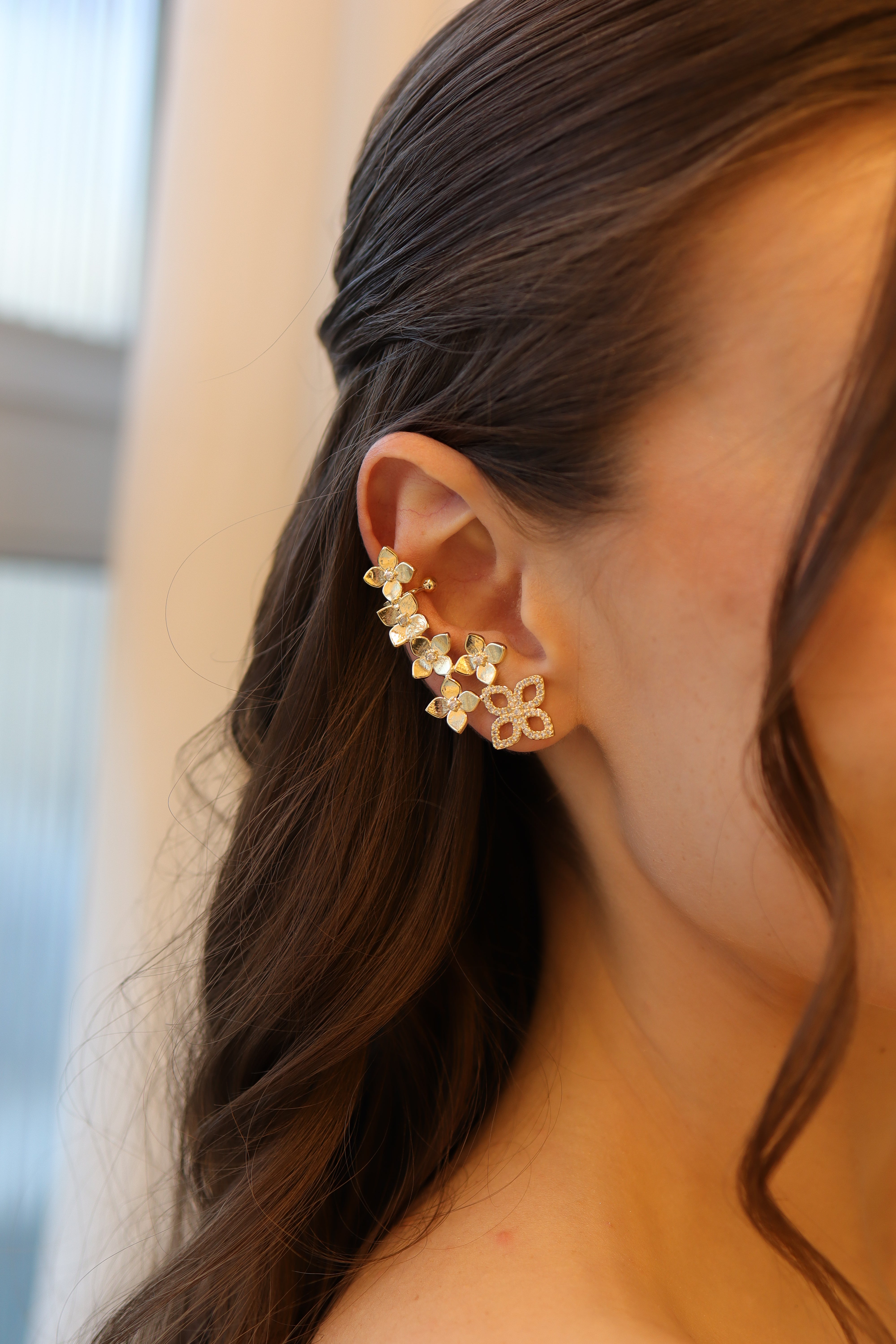 Brinco Ear Cuff Flores Dourado
