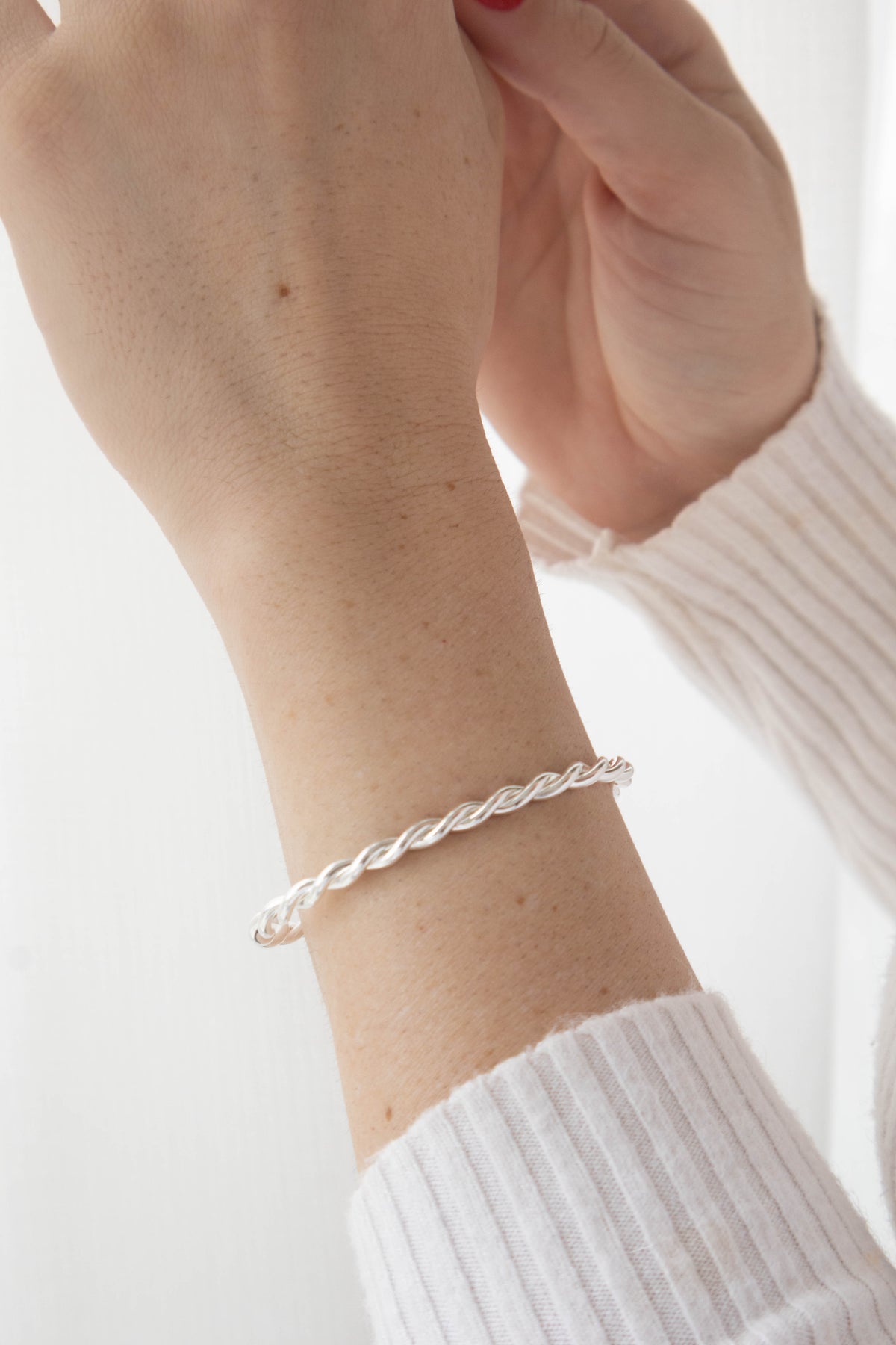 Bracelete Feminino Trançado Minimalista Prata