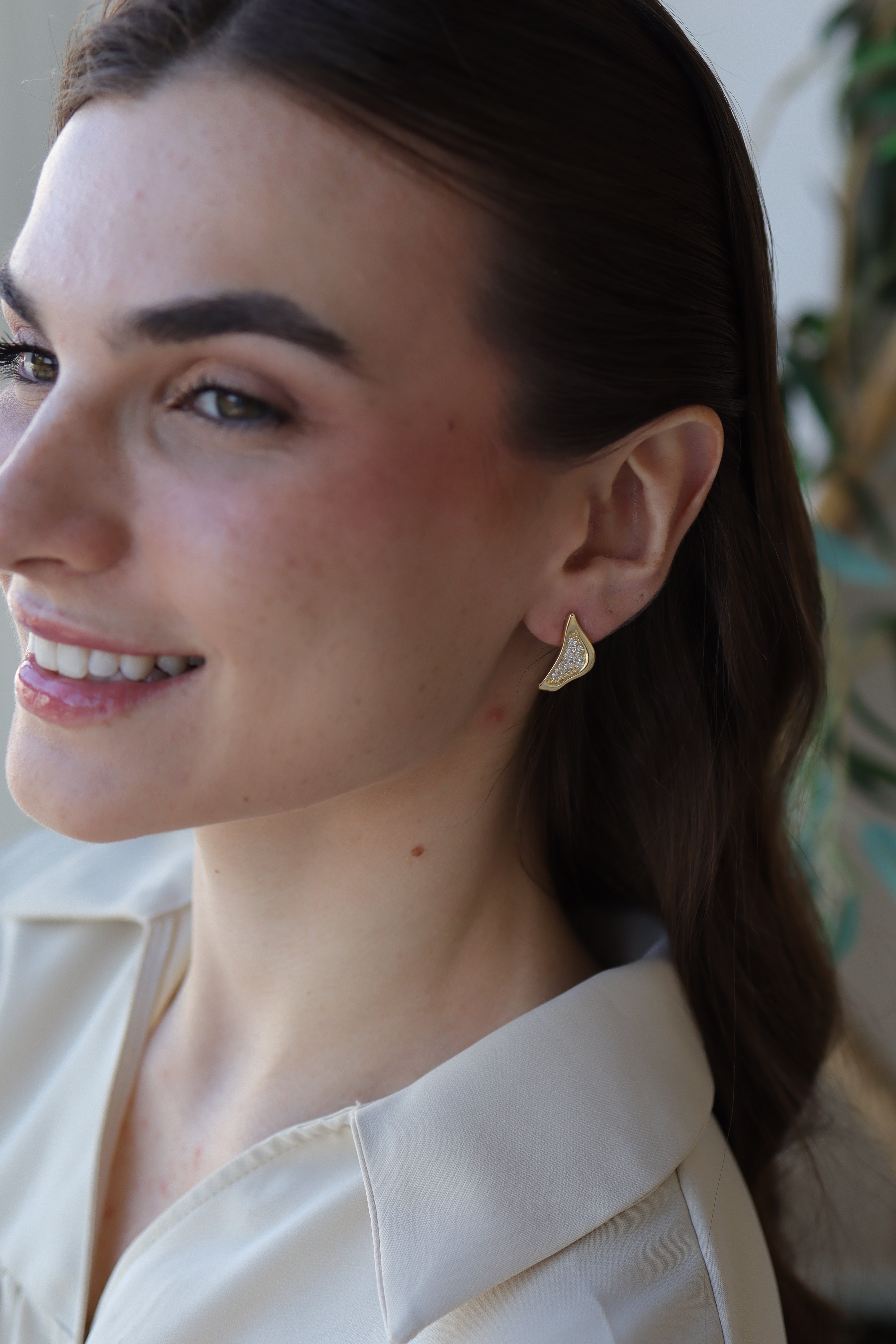 Brinco Orgânico Cravejado Dourado