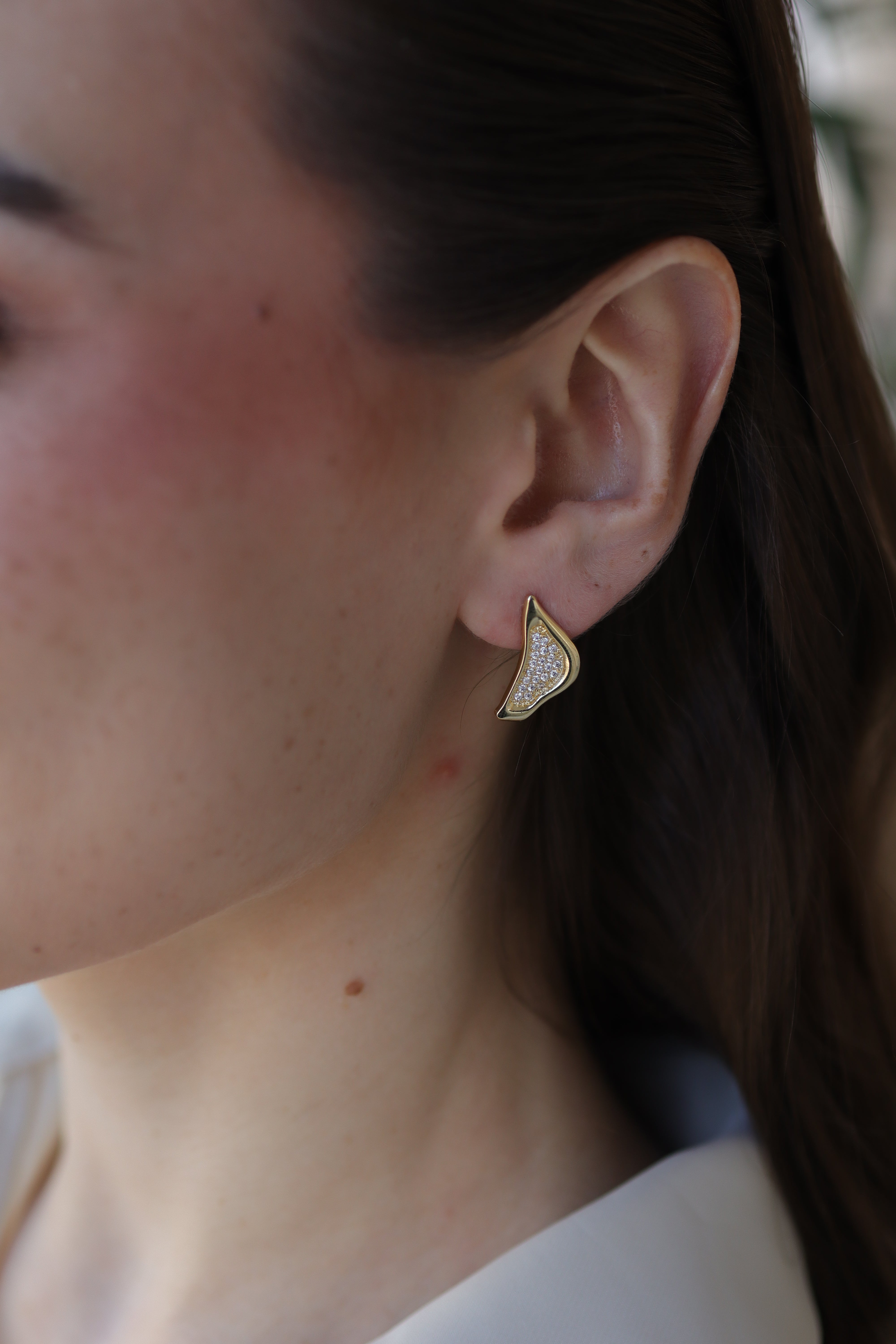 Brinco Orgânico Cravejado Dourado