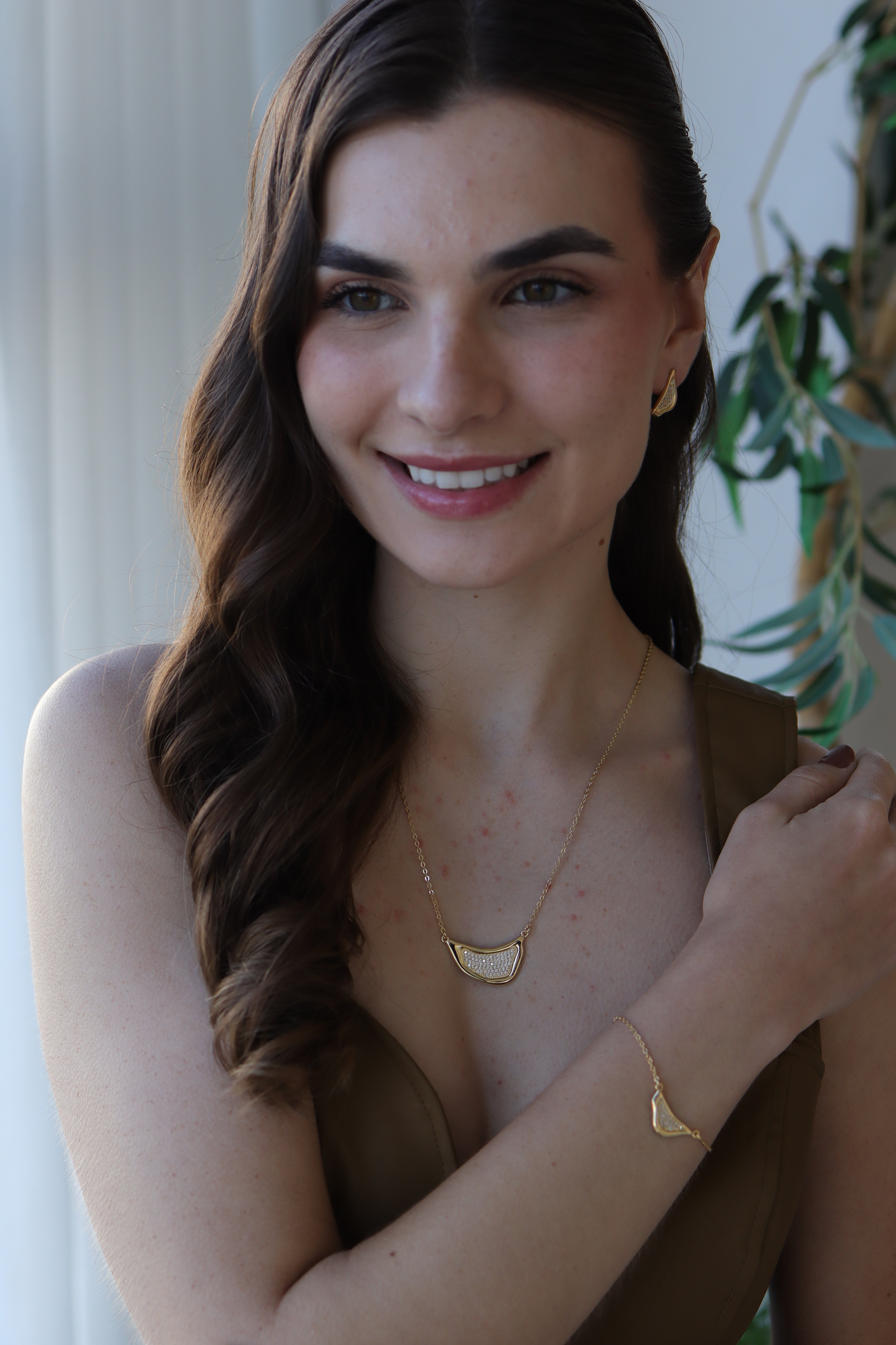 Colar Orgânico Cravejado Dourado