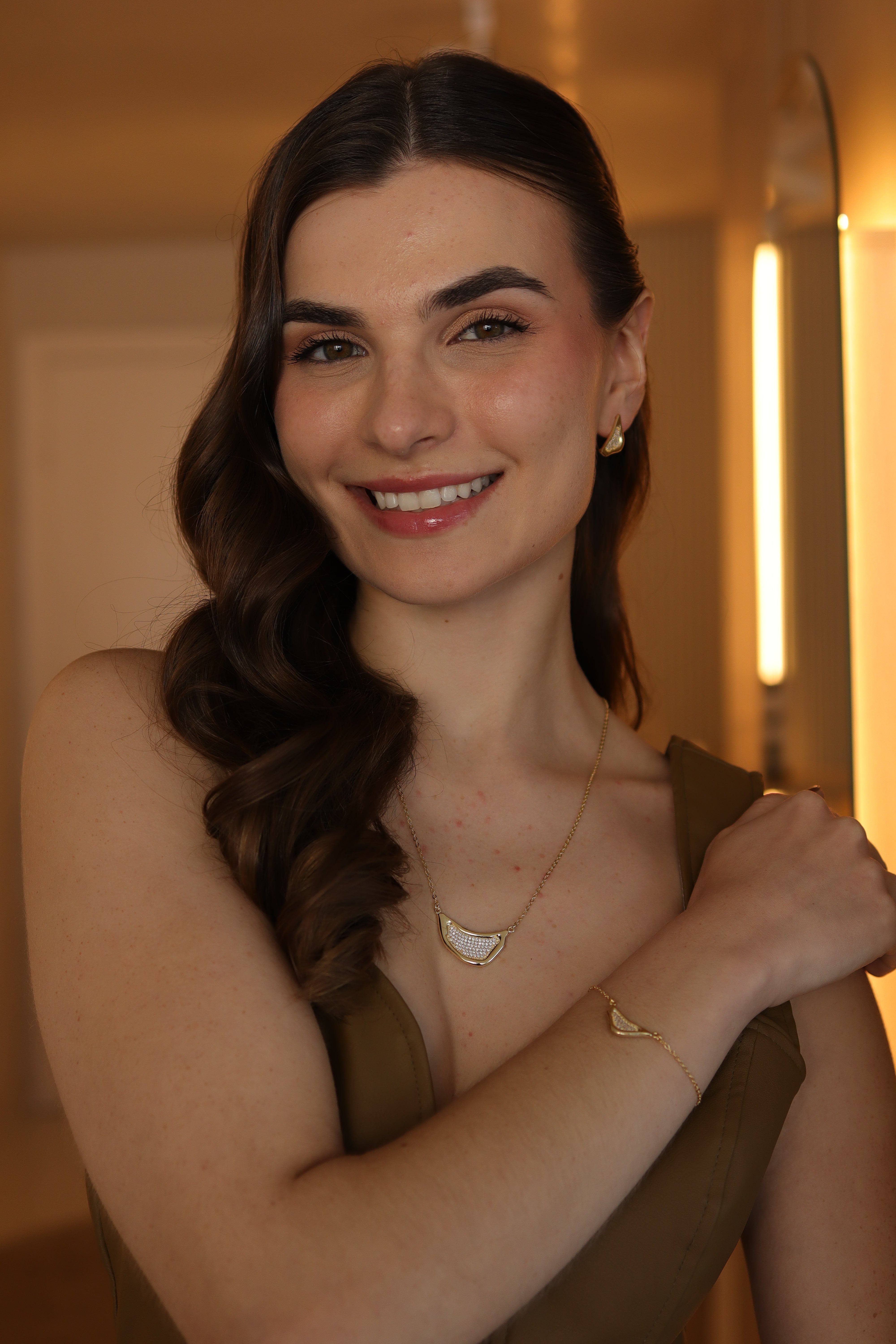 Colar Orgânico Cravejado Dourado