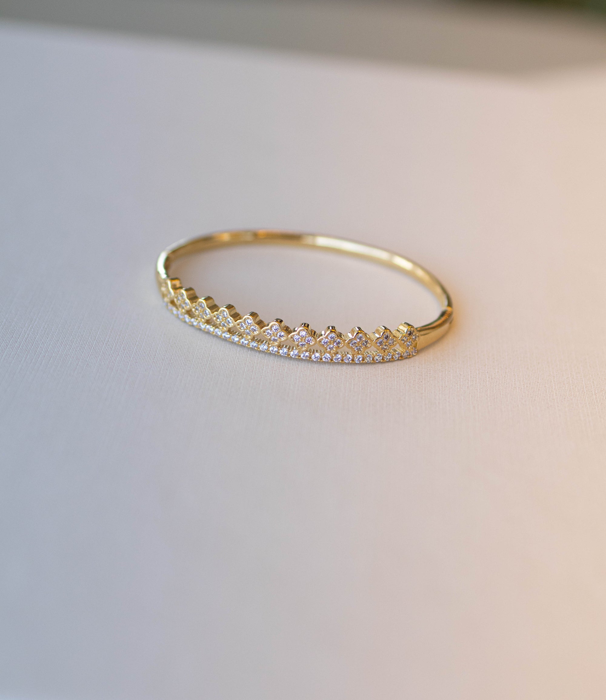 Bracelete Trevos Coroa Zircônia