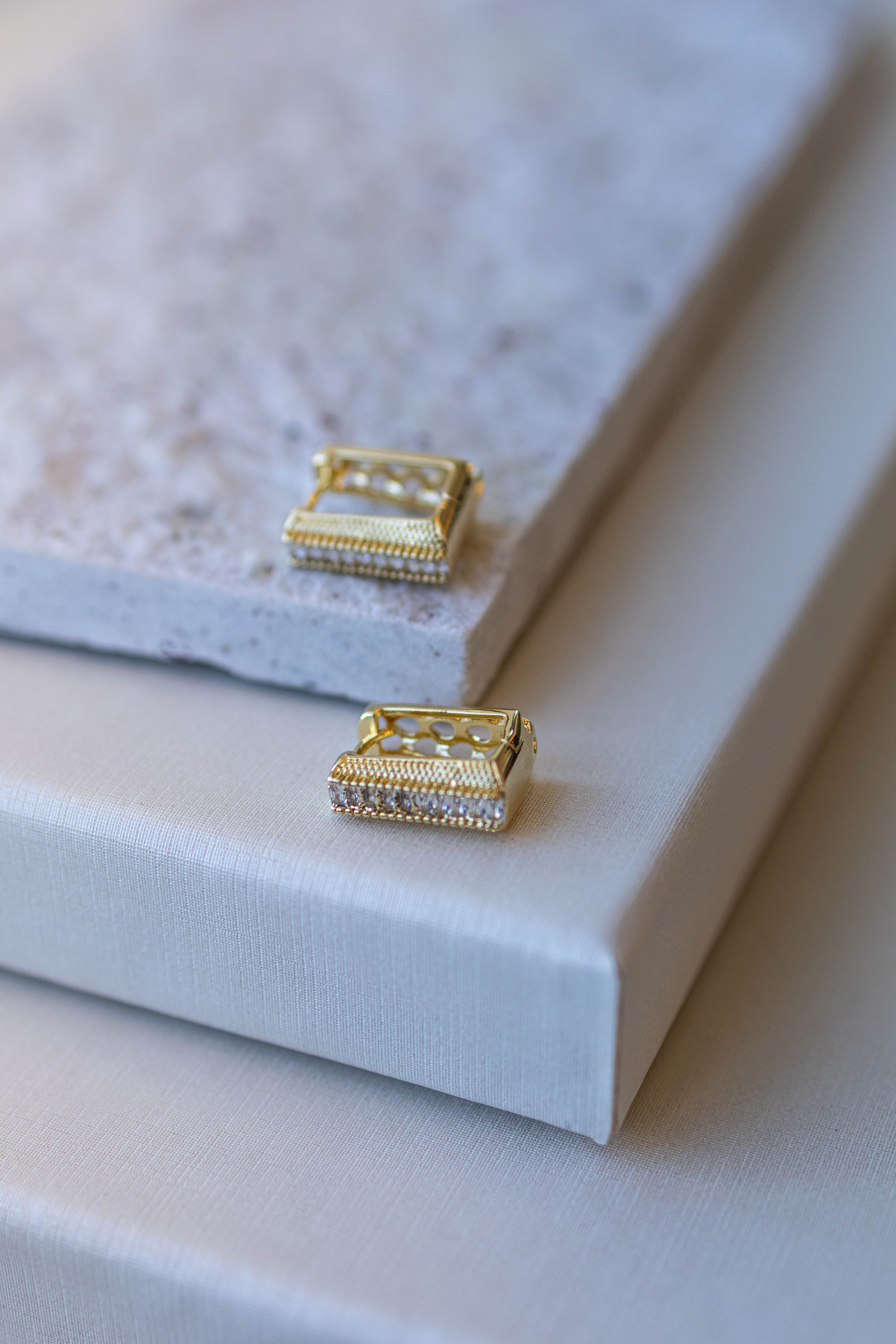 Brinco Argola Retângulo Cravejado