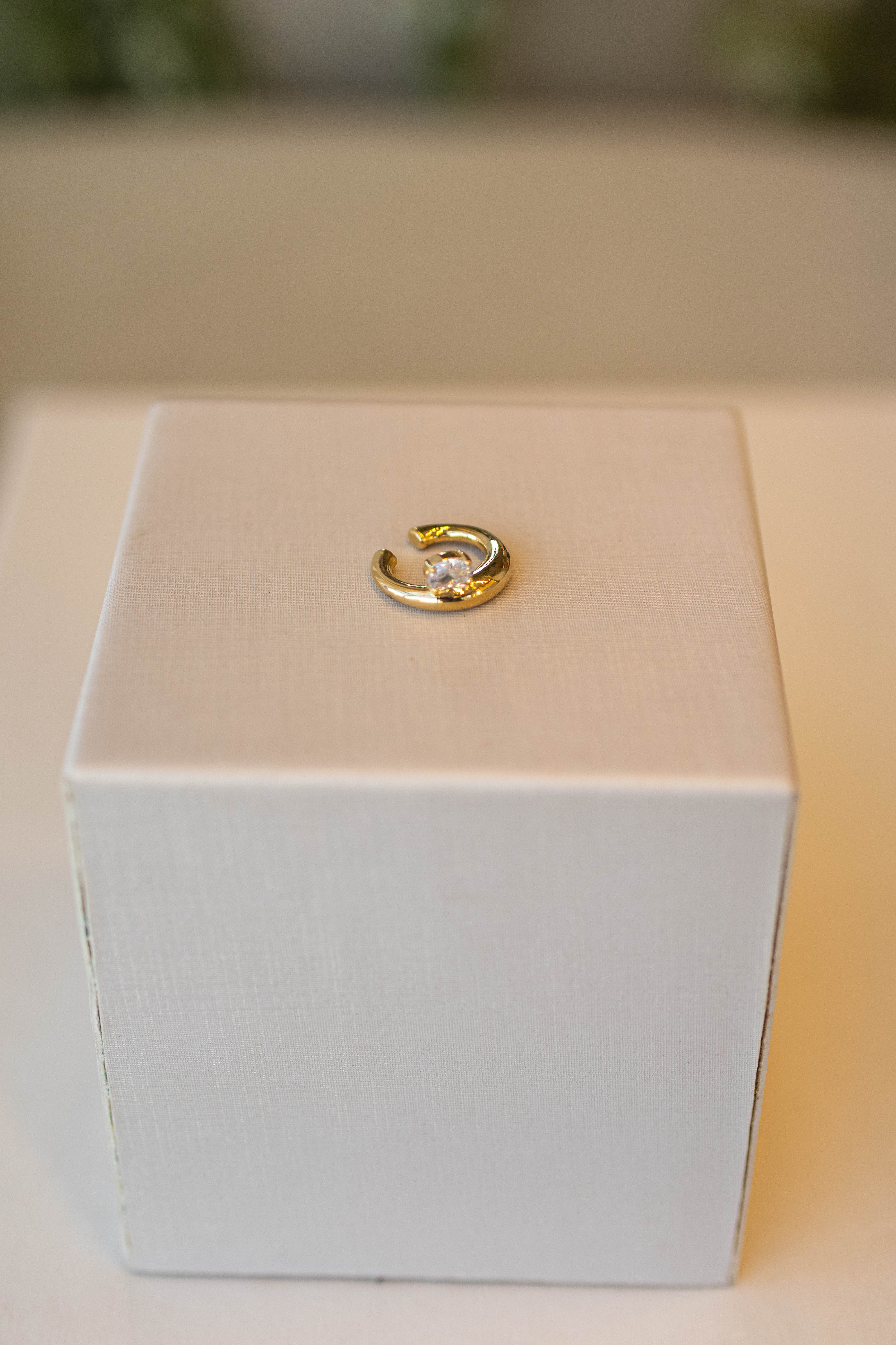 Piercing Ear Hook Dourado