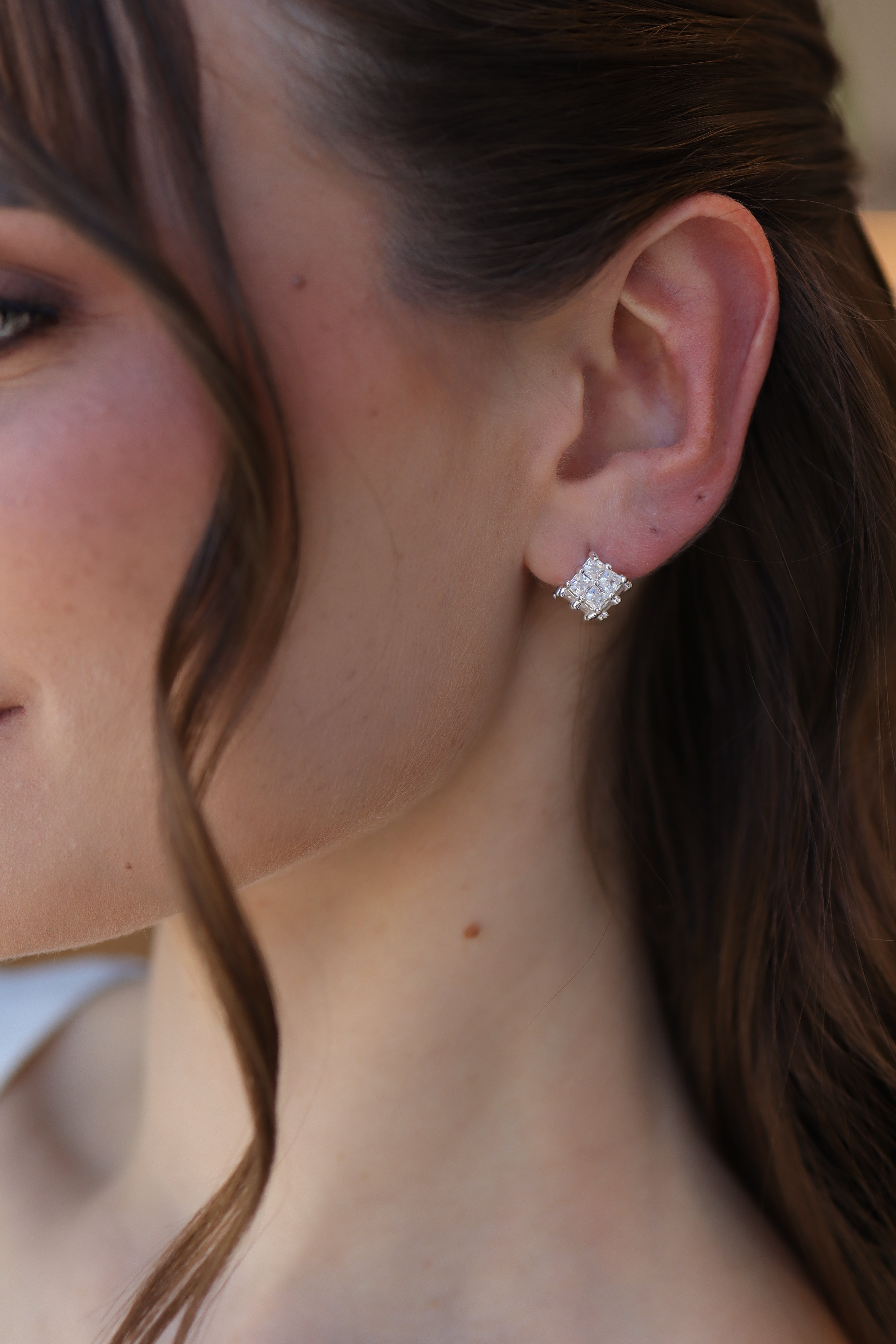 Brinco Quadradinho Zircônia Baguete