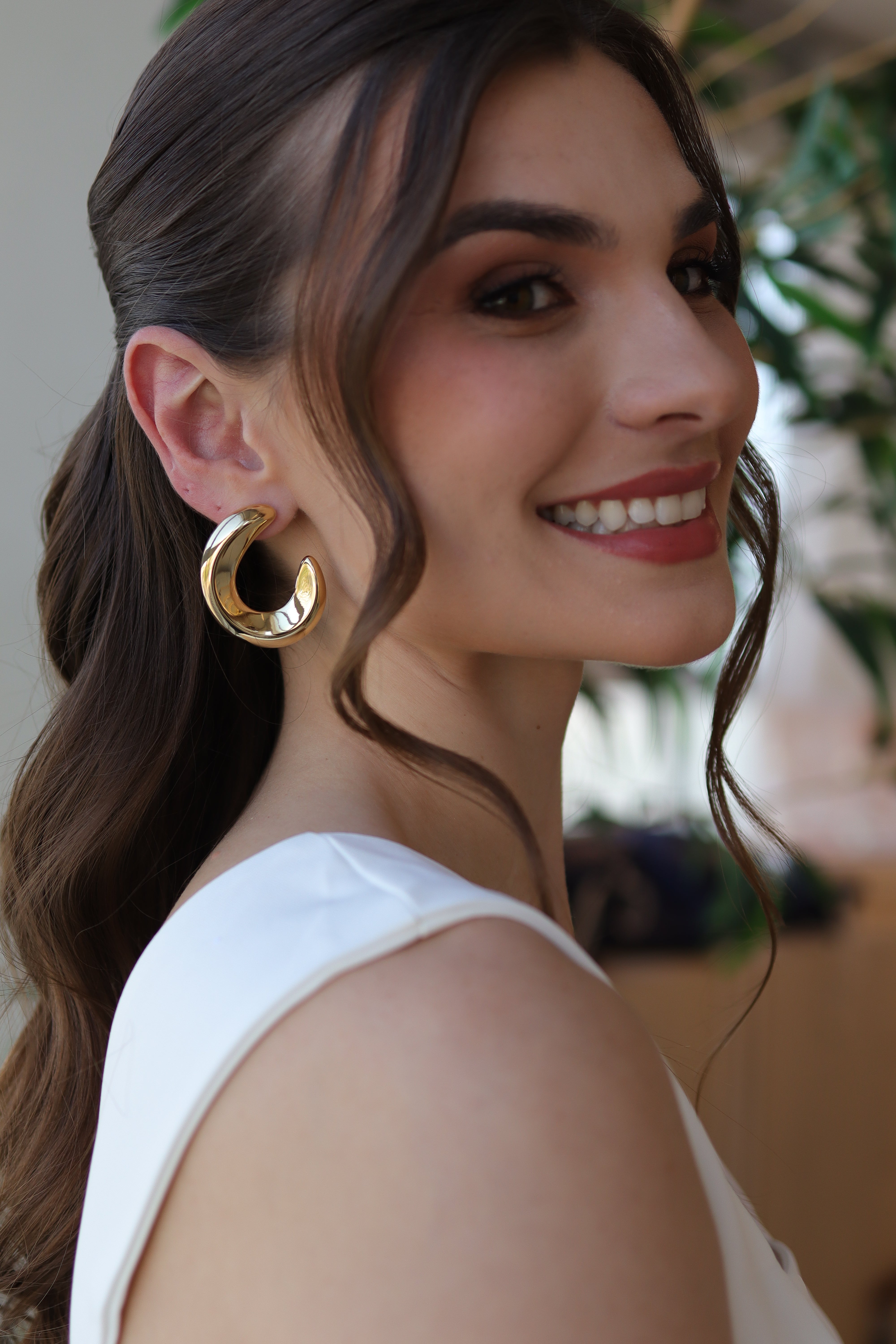 Brinco Curva Lisa Dourada