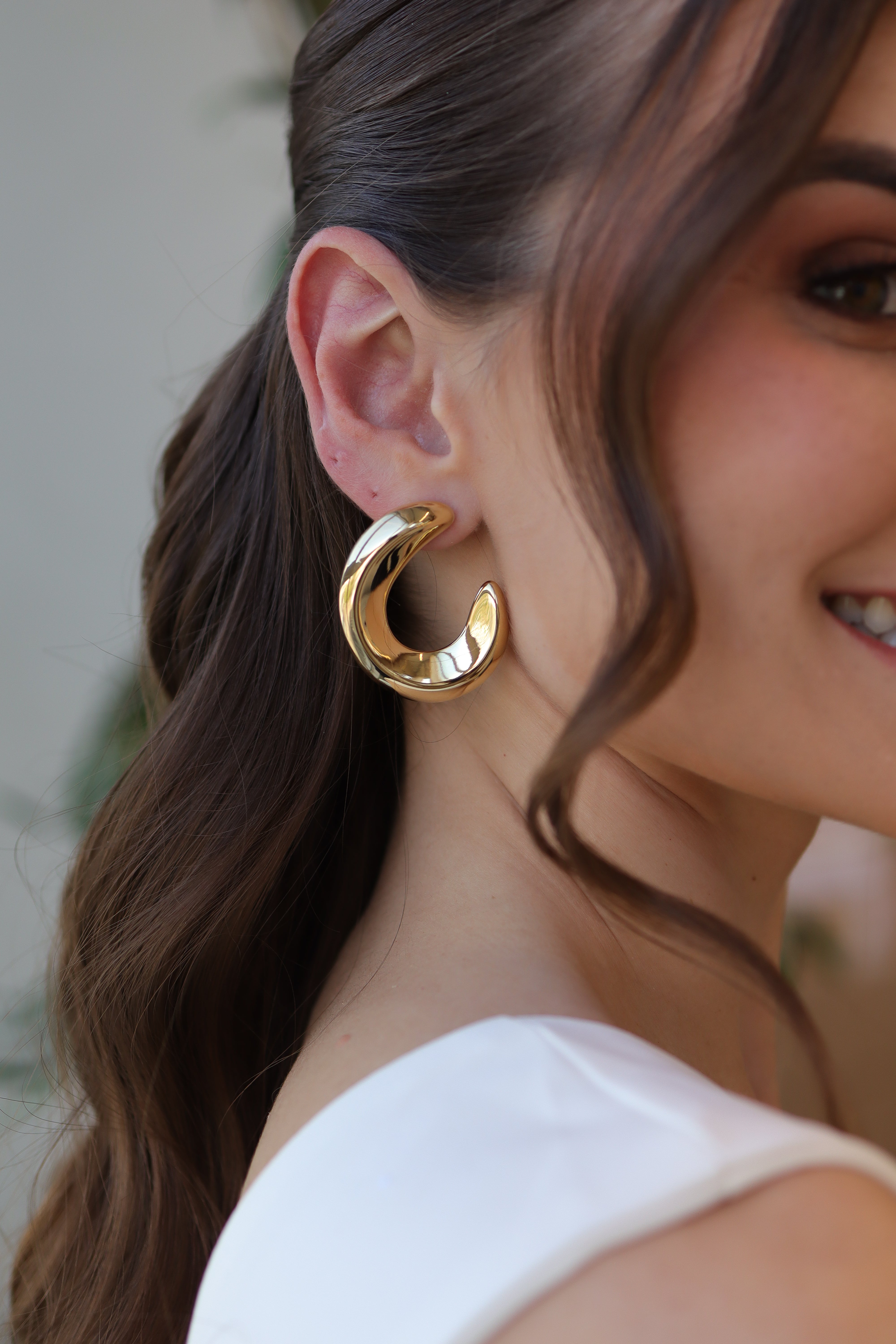 Brinco Curva Lisa Dourada